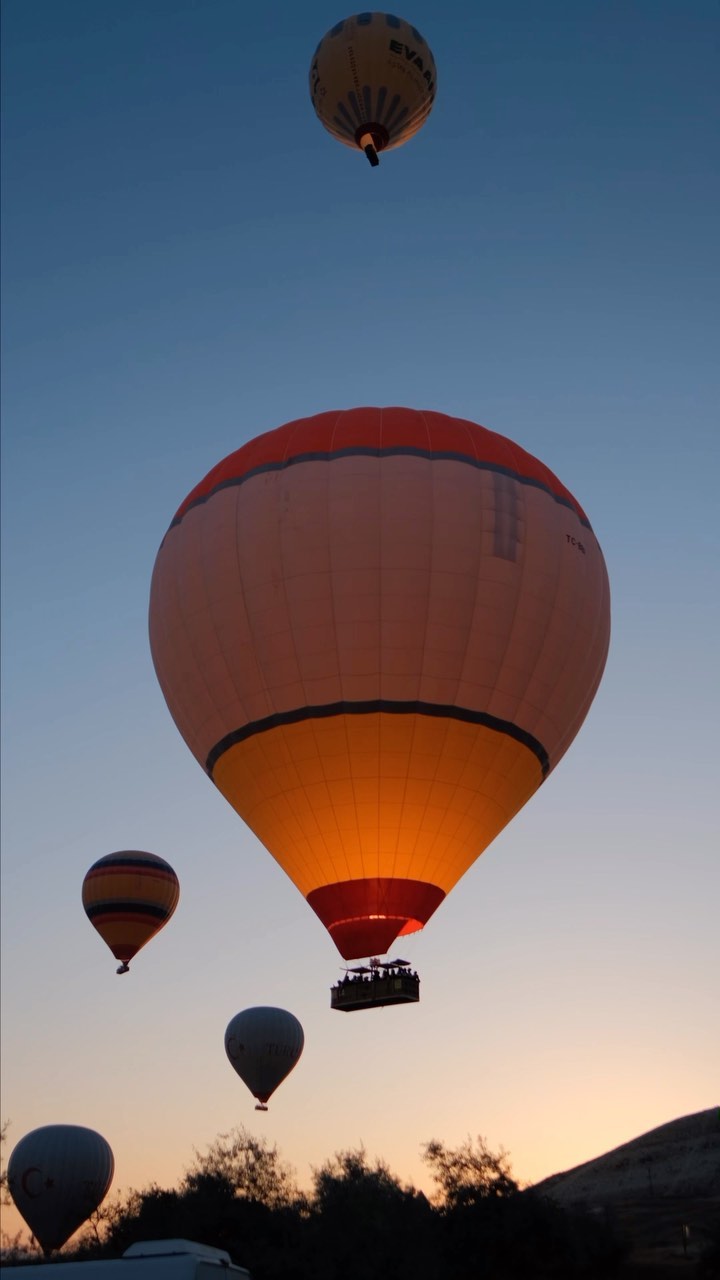 FEEL THE EXCLUSİVE EXPERİENCE WİTH US 😍🎈

#cappadocia #kapadokya #hotairballoon #experience #travelling #trip #reels #keşfet